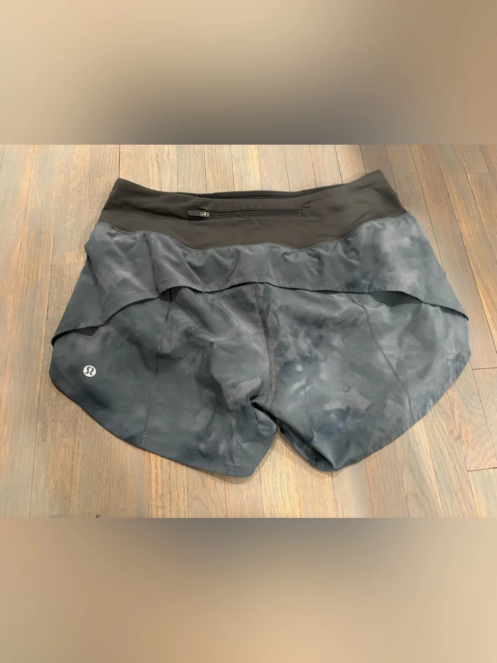 813. Lululemon Speed Up Lined Short
